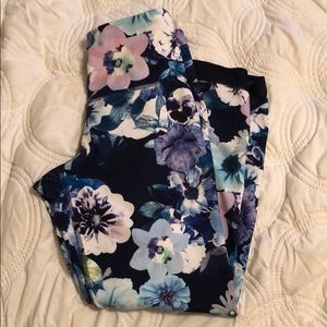 Old navy active fit capris size small